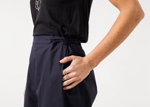 画像をギャラリービューアに読み込む, Wide Cropped Trouser in Navy
