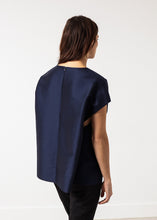 画像をギャラリービューアに読み込む, Tucked Sleeve Blouse in Navy