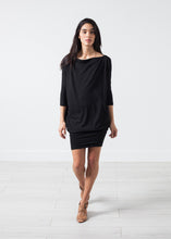 画像をギャラリービューアに読み込む, Tapered Boat Neck Dress