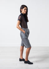 画像をギャラリービューアに読み込む, Silk Shorts in Grey