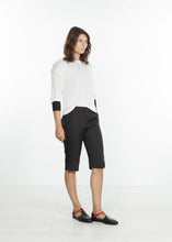 画像をギャラリービューアに読み込む, Square Stitch Knee Short in Black
