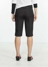 画像をギャラリービューアに読み込む, Square Stitch Knee Short in Black