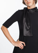 画像をギャラリービューアに読み込む, Tie Neck Wool Dress in Black