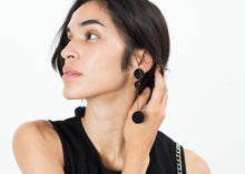 画像をギャラリービューアに読み込む, Drop Cluster Earring in Black