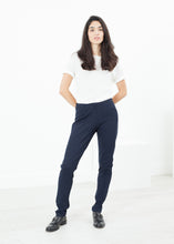 画像をギャラリービューアに読み込む, Easy Slim Pant in Navy