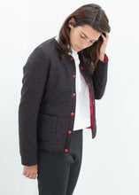画像をギャラリービューアに読み込む, Camelia Reversible Jacket in Black/Red