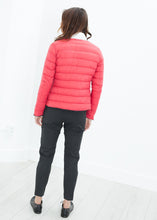 画像をギャラリービューアに読み込む, Camelia Reversible Jacket in Black/Red