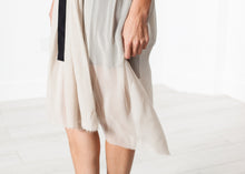 画像をギャラリービューアに読み込む, Chiffon Cape Back Dress in Sand