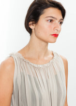 画像をギャラリービューアに読み込む, Chiffon Cape Back Dress in Sand