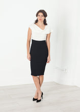 画像をギャラリービューアに読み込む, Asymmetric Dress in Cream/Black