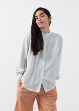 画像をギャラリービューアに読み込む, Classic Button Down