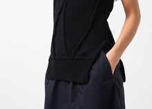 画像をギャラリービューアに読み込む, Curved Stripe Knit Tank