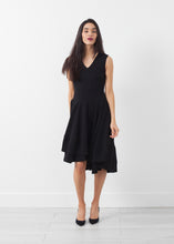 画像をギャラリービューアに読み込む, V-Neck Dress
