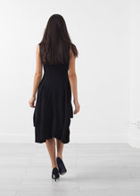 画像をギャラリービューアに読み込む, V-Neck Dress