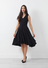 画像をギャラリービューアに読み込む, V-Neck Dress