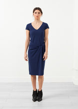 画像をギャラリービューアに読み込む, V-Neck Twist Dress