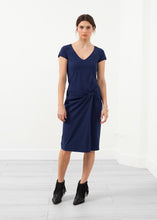 画像をギャラリービューアに読み込む, V-Neck Twist Dress