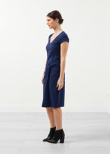 画像をギャラリービューアに読み込む, V-Neck Twist Dress