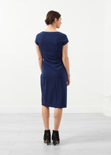 画像をギャラリービューアに読み込む, V-Neck Twist Dress