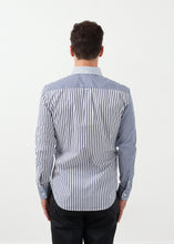 画像をギャラリービューアに読み込む, Striped Button Up