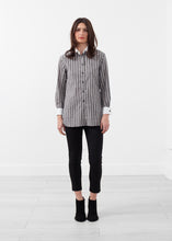 画像をギャラリービューアに読み込む, Striped Tuxedo Shirt