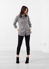 画像をギャラリービューアに読み込む, Striped Tuxedo Shirt