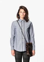 画像をギャラリービューアに読み込む, Chambray Boyfriend Shirt in Blue