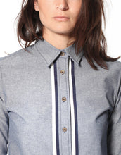 画像をギャラリービューアに読み込む, Chambray Boyfriend Shirt in Blue