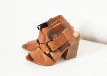 画像をギャラリービューアに読み込む, Buckle Strap Heel in Brown