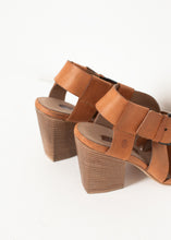 画像をギャラリービューアに読み込む, Buckle Strap Heel in Brown