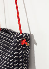 画像をギャラリービューアに読み込む, Wool Shoulder Pouch in Black/White